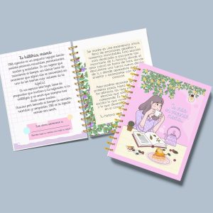 Agenda personalizada para mamás de Scrap PUQ con diseño floral y planificación interior visible